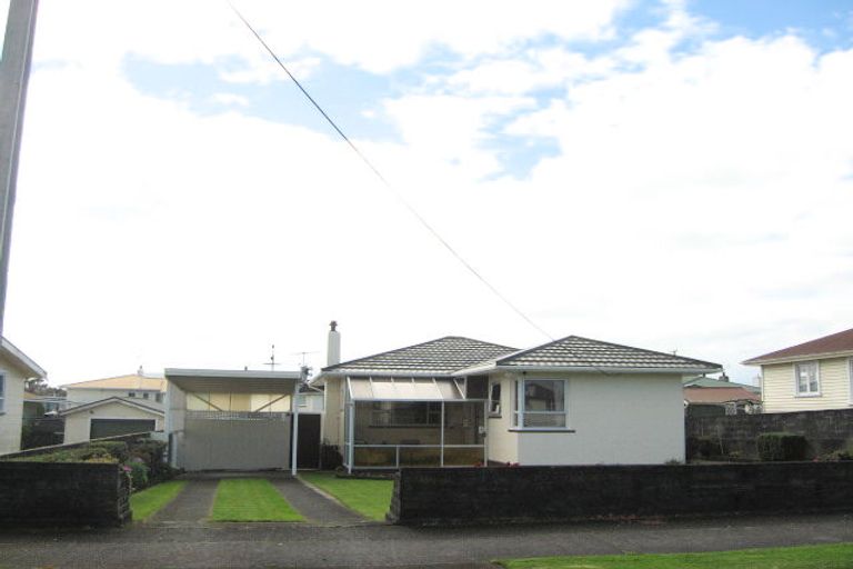 Photo of property in 88 Broadway, Waitara, 4320