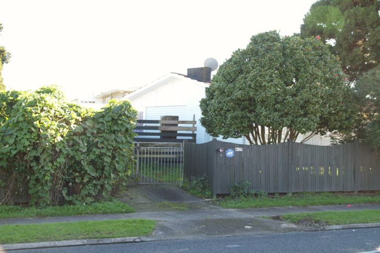 Photo of property in 10 Courtenay Crescent, Mangere East, Auckland, 2024