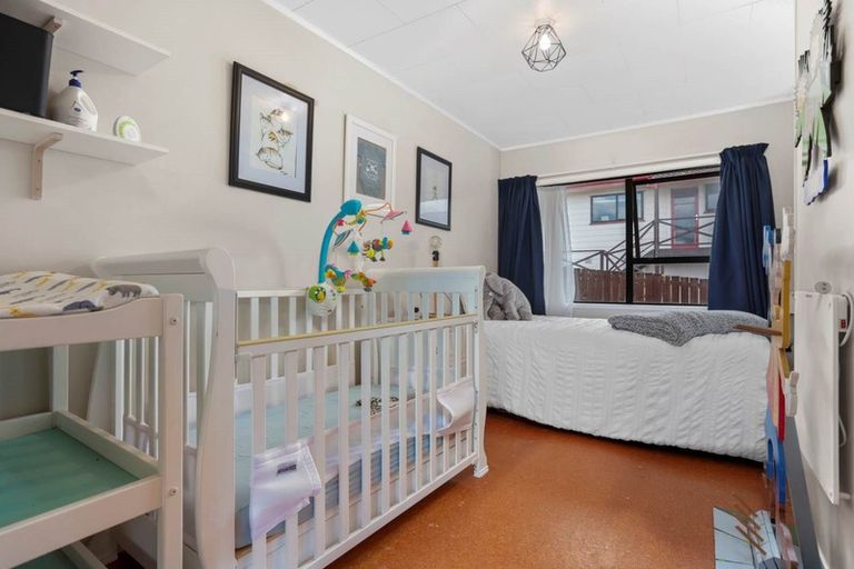 Photo of property in 21 Holmes Drive South, West Harbour, Auckland, 0618