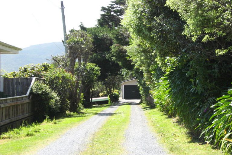 Photo of property in 16 Waru Street, Khandallah, Wellington, 6035