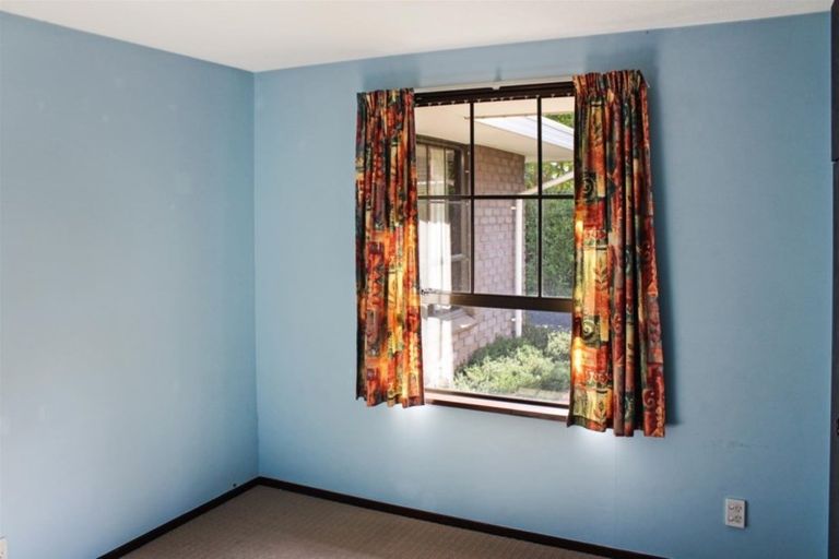 Photo of property in 48 Bellingham Place, Avonhead, Christchurch, 8042