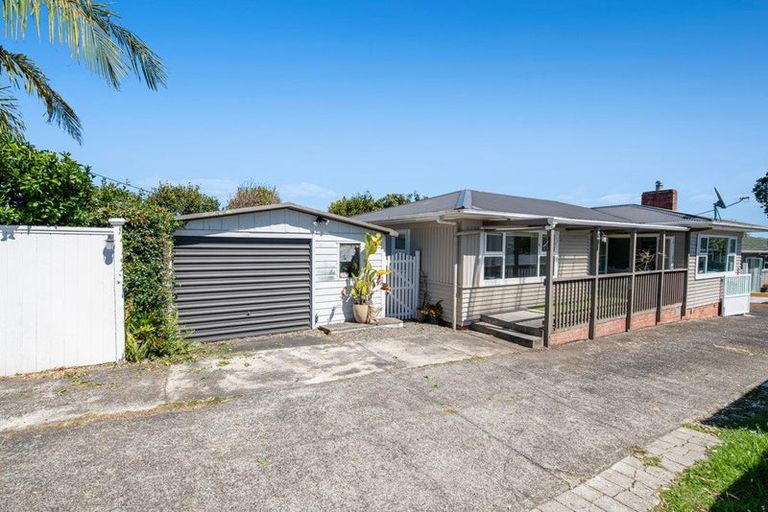 Photo of property in 1/52 Sunnynook Road, Sunnynook, Auckland, 0620