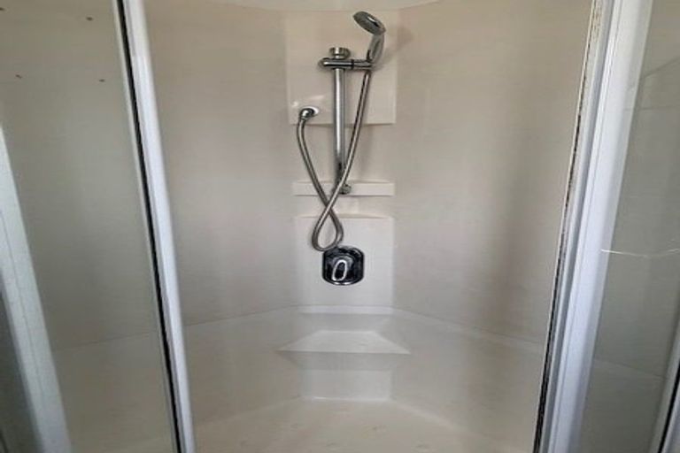 Photo of property in 2 Justin Place, Te Atatu Peninsula, Auckland, 0610