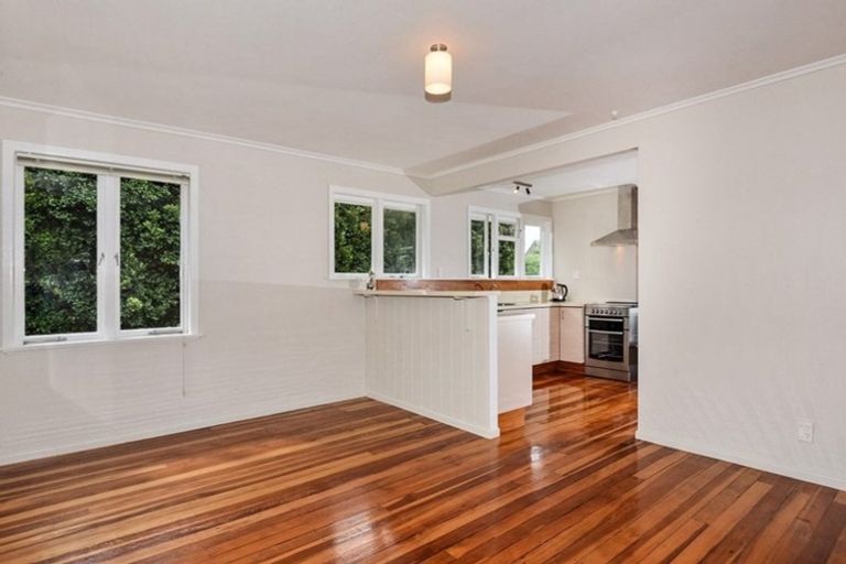 Photo of property in 25 Graham Avenue, Te Atatu Peninsula, Auckland, 0610