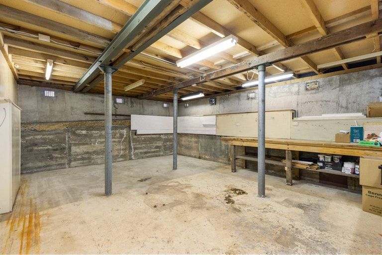 Photo of property in 28 Edgecombe Street, Newlands, Wellington, 6037