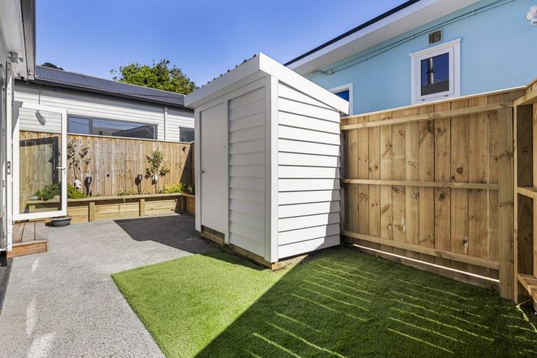 Photo of property in 16 Rua Street, Lyall Bay, Wellington, 6022