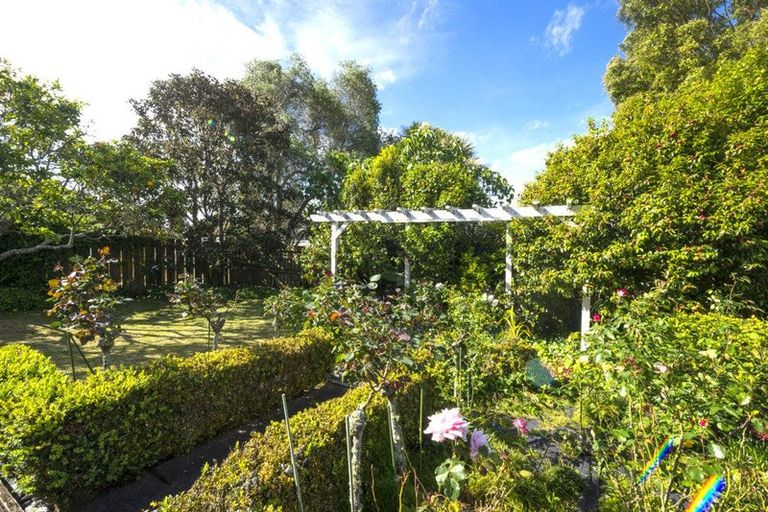 Photo of property in 10a Jaemont Avenue, Te Atatu South, Auckland, 0610
