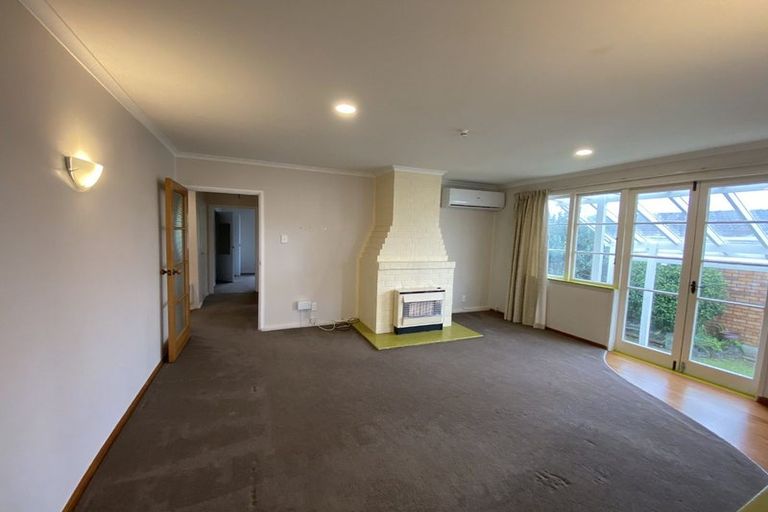 Photo of property in 1/17 Otakau Road, Milford, Auckland, 0620