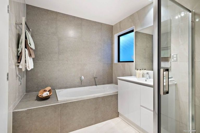 Photo of property in 24 Cooladawson Drive, Flat Bush, Auckland, 2019