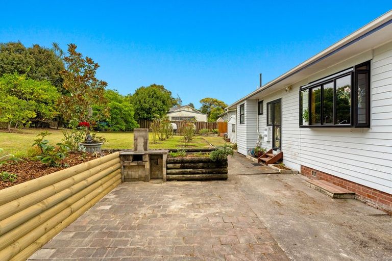 Photo of property in 16 Rosalind Road, Glenfield, Auckland, 0629
