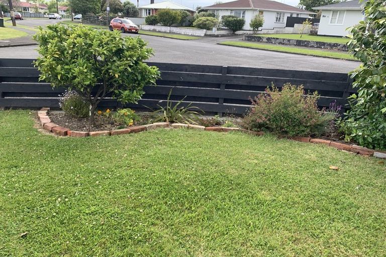Photo of property in 1 Firth Place, Awapuni, Palmerston North, 4412