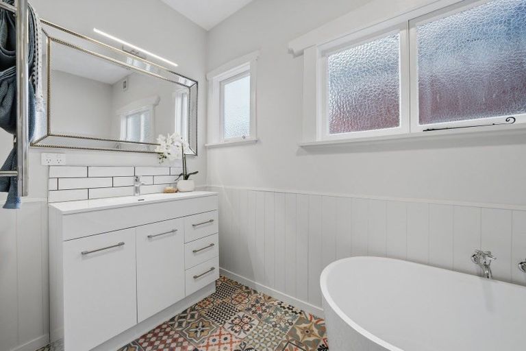 Photo of property in 12 Cashmere Road, Cashmere, Christchurch, 8022