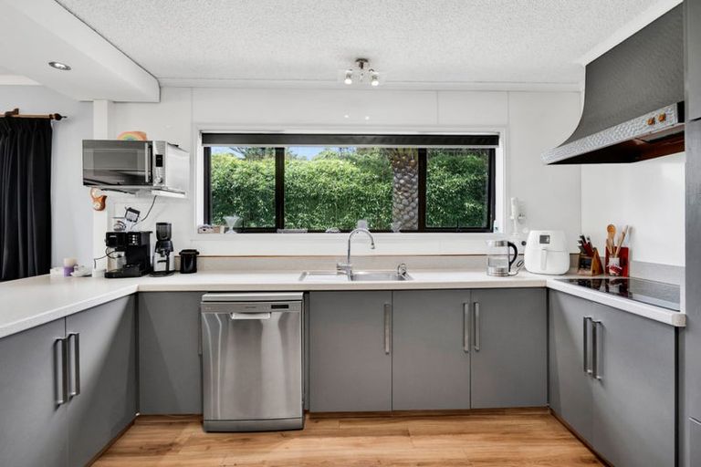 Photo of property in 2 Waireka Road, Omata, New Plymouth, 4374