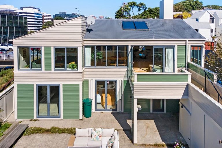 Photo of property in 96 Hill Street, Thorndon, Wellington, 6011