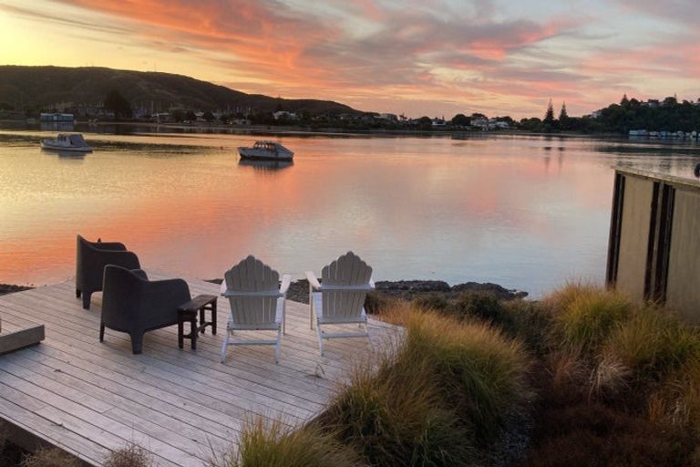 Photo of property in 55 Paremata Road, Paremata, Porirua, 5024