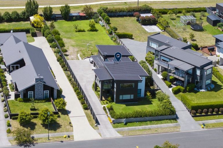 Photo of property in 14 Pukenamu Road, Rainbow Point, Taupo, 3330