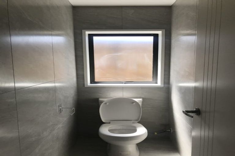 Photo of property in 29b Edgewater Drive, Pakuranga, Auckland, 2010