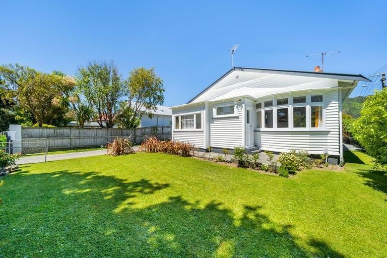 Photo of property in 46 Cambridge Terrace, Waiwhetu, Lower Hutt, 5010