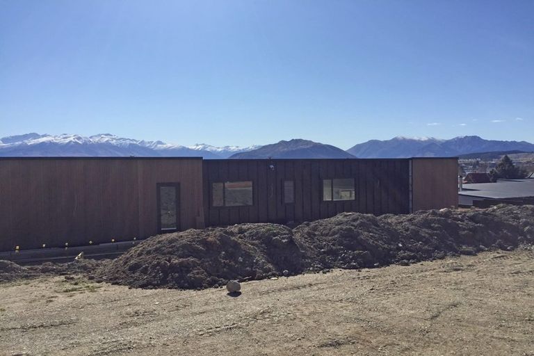 Photo of property in 7 Little Alpha Loop, Wanaka, 9305