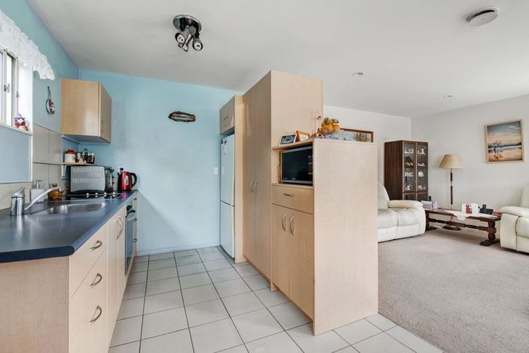 Photo of property in 8 Ngahere Views, Orewa, 0931