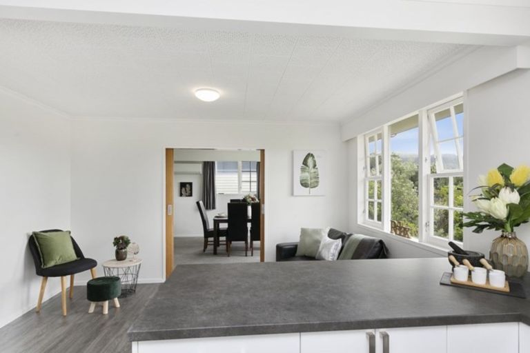 Photo of property in 25 Oriel Avenue, Tawa, Wellington, 5028