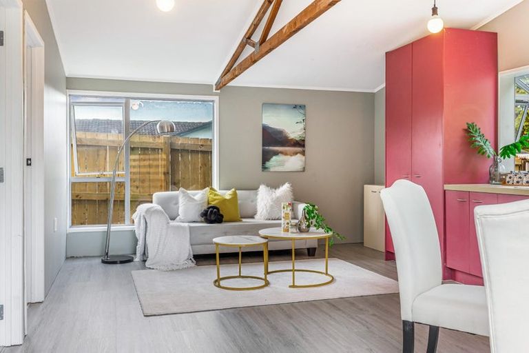 Photo of property in 8 Frostbite Place, Ranui, Auckland, 0612