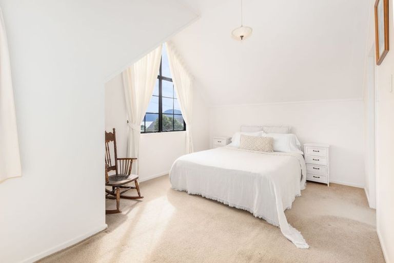 Photo of property in 129 Seaview Road, Paraparaumu Beach, Paraparaumu, 5032