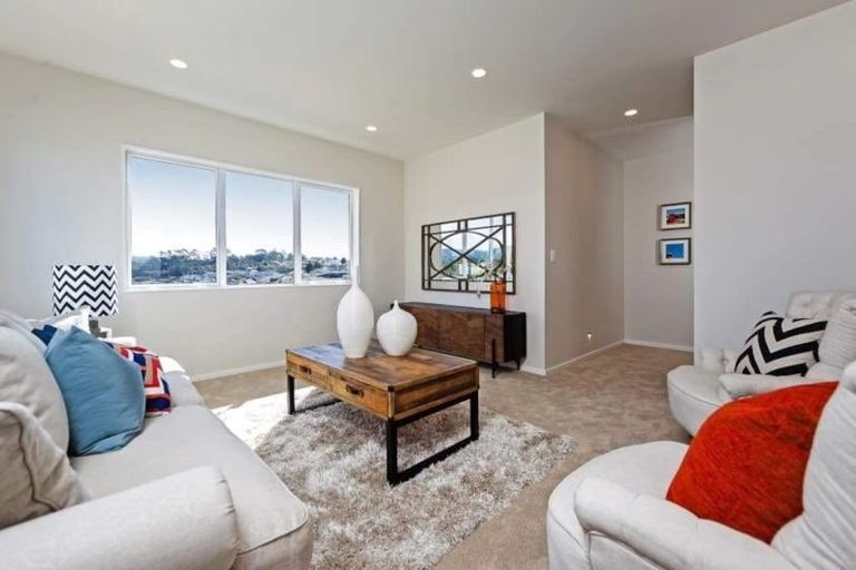 Photo of property in 83 San Valentino Drive, Henderson, Auckland, 0612