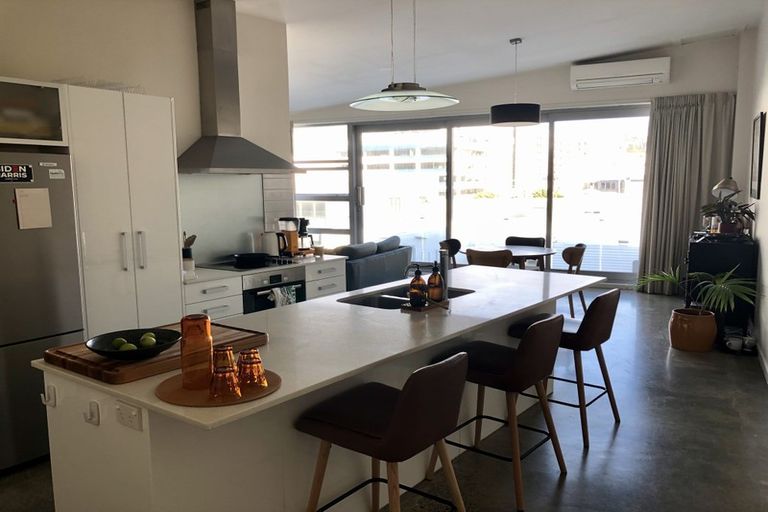 Photo of property in 1/25 Home Street, Mount Victoria, Wellington, 6011