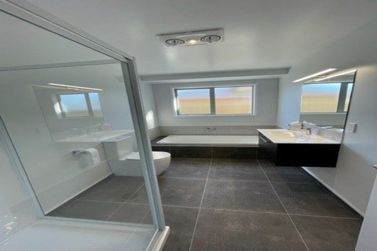 Photo of property in 28 Te Kanawa Lane, Rolleston, 7615