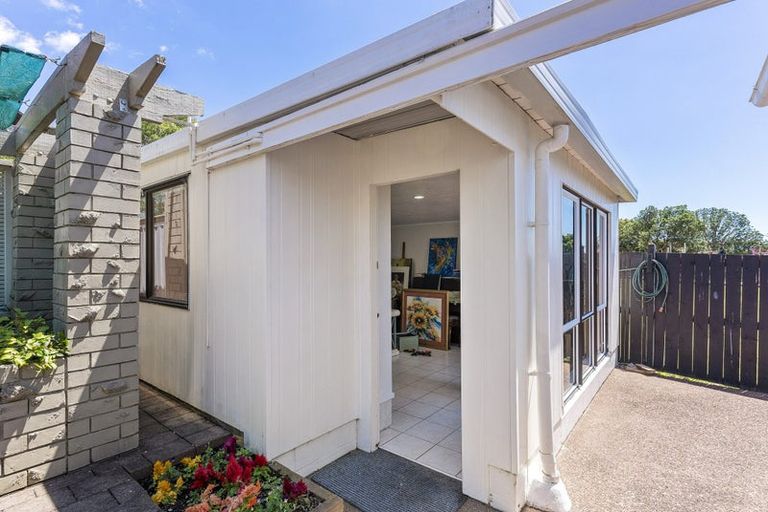 Photo of property in 14 Cyclades Place, Shelly Park, Auckland, 2014