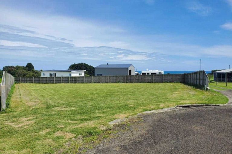 Photo of property in 22 Rawinia Place, Te Kaha, 3199