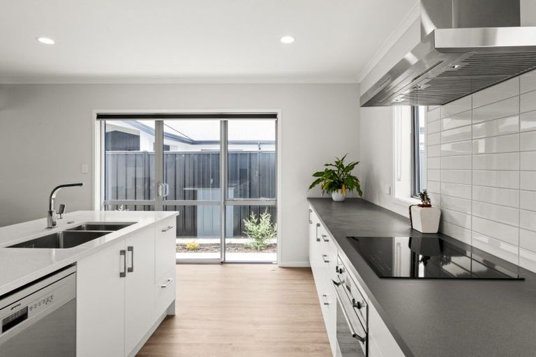 Photo of property in 14 Rangataiki Place, Te Awa, Napier, 4110