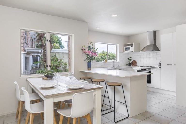 Photo of property in 26 Aotea Road, Glen Eden, Auckland, 0602