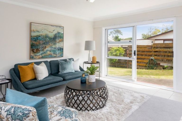 Photo of property in 2/24 Highland Park Drive, Highland Park, Auckland, 2010