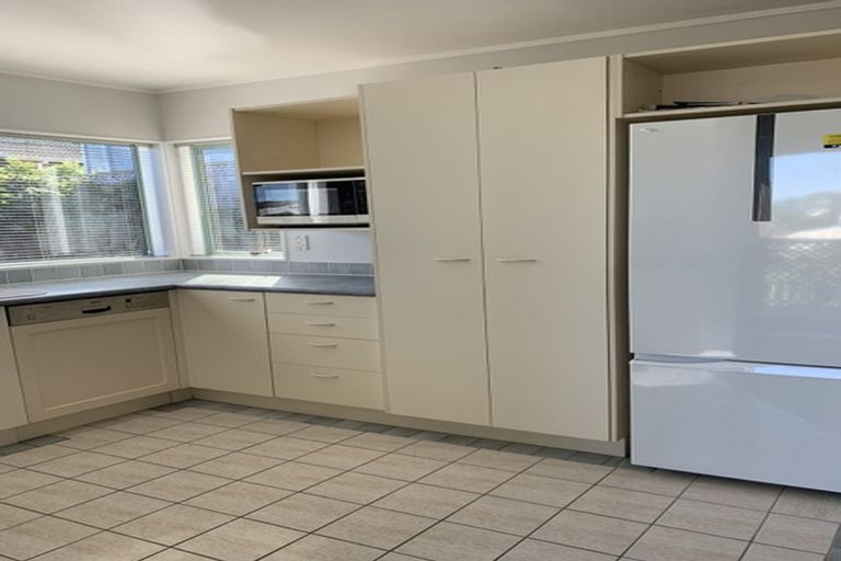 Photo of property in 16 Imelda Road, Te Atatu Peninsula, Auckland, 0610