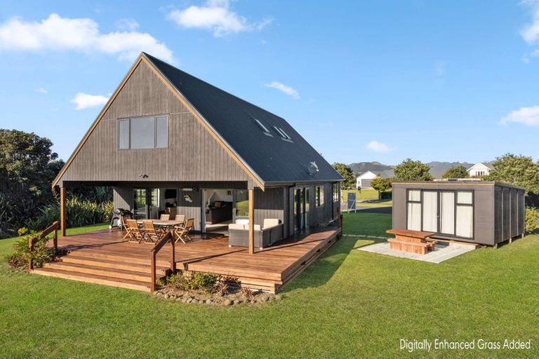 Photo of property in 135 Harbour Drive, Matarangi, Whitianga, 3592