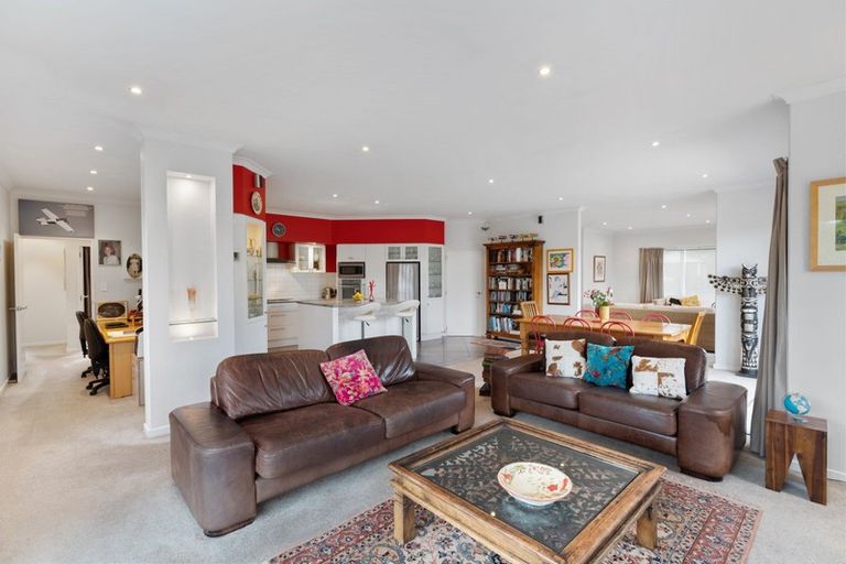 Photo of property in 12 Willowview Drive, Redwood, Christchurch, 8051