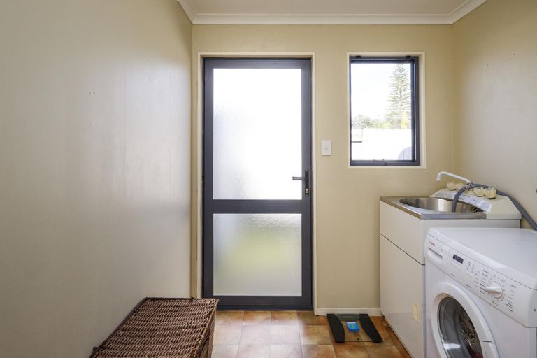 Photo of property in 94 Summerhill Drive, Fitzherbert, Palmerston North, 4410