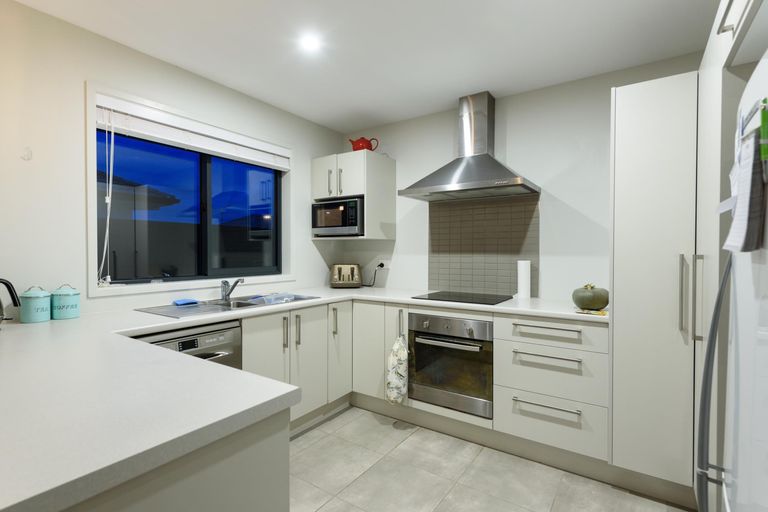 Photo of property in 18 Cupples Street, Papamoa Beach, Papamoa, 3118