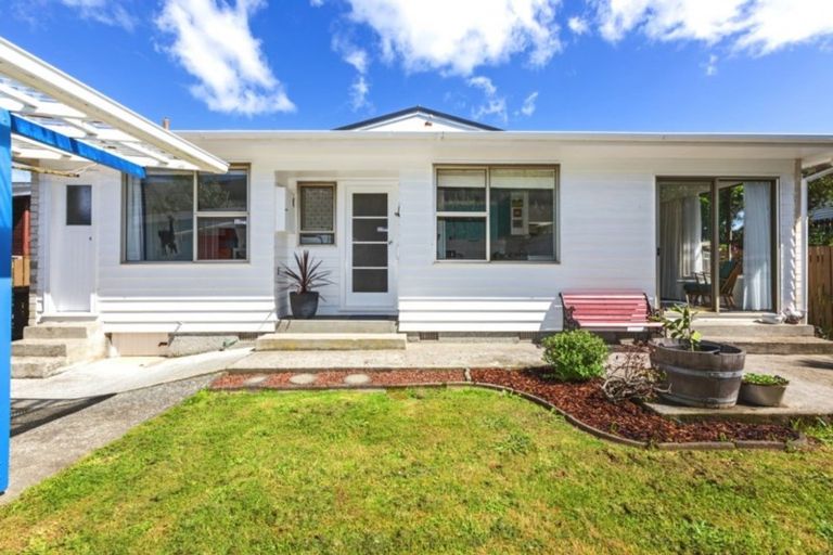 Photo of property in 26 Coates Street, Tawa, Wellington, 5028