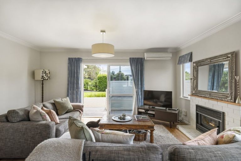 Photo of property in 27 Creamer Avenue, Belmont, Auckland, 0622