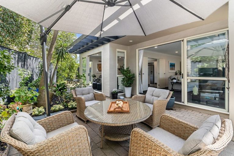 Photo of property in 17 Eaglemont Drive, East Tamaki Heights, Auckland, 2016