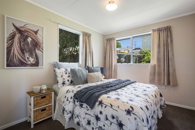 Photo of property in 66 Sievers Grove, Cannons Creek, Porirua, 5024