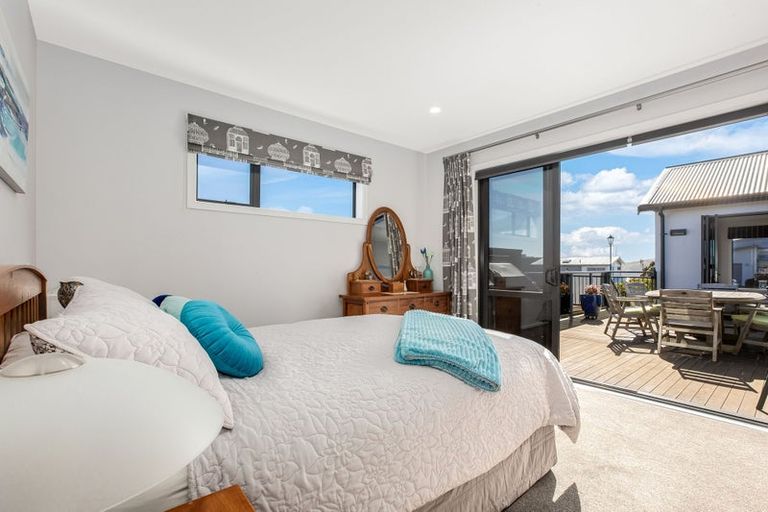 Photo of property in 6 Hollyford Place, Aotea, Porirua, 5024