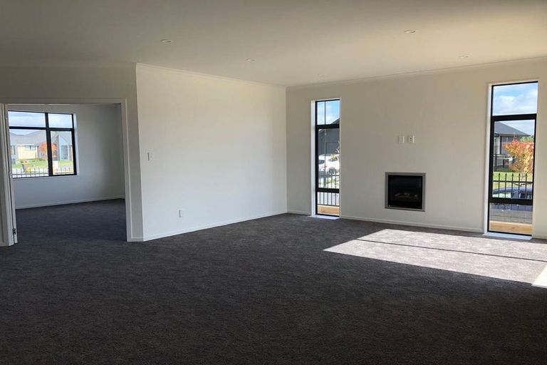 Photo of property in 12 Kaaka Street, Cambridge, 3434