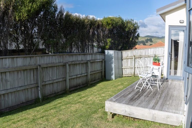 Photo of property in 5 Kaweka Close, Aotea, Porirua, 5024