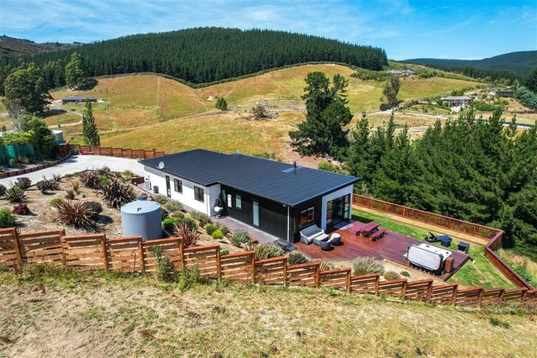 Photo of property in 17 Kingsgate Lane, Waihola, Milton, 9073