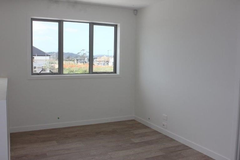 Photo of property in 33 Myland Drive, Hobsonville, Auckland, 0616