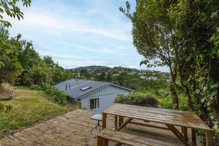 Photo of property in 165 Miromiro Road, Normandale, Lower Hutt, 5010